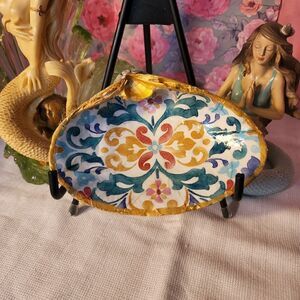 DECOUPAGE CLAM SHELL  